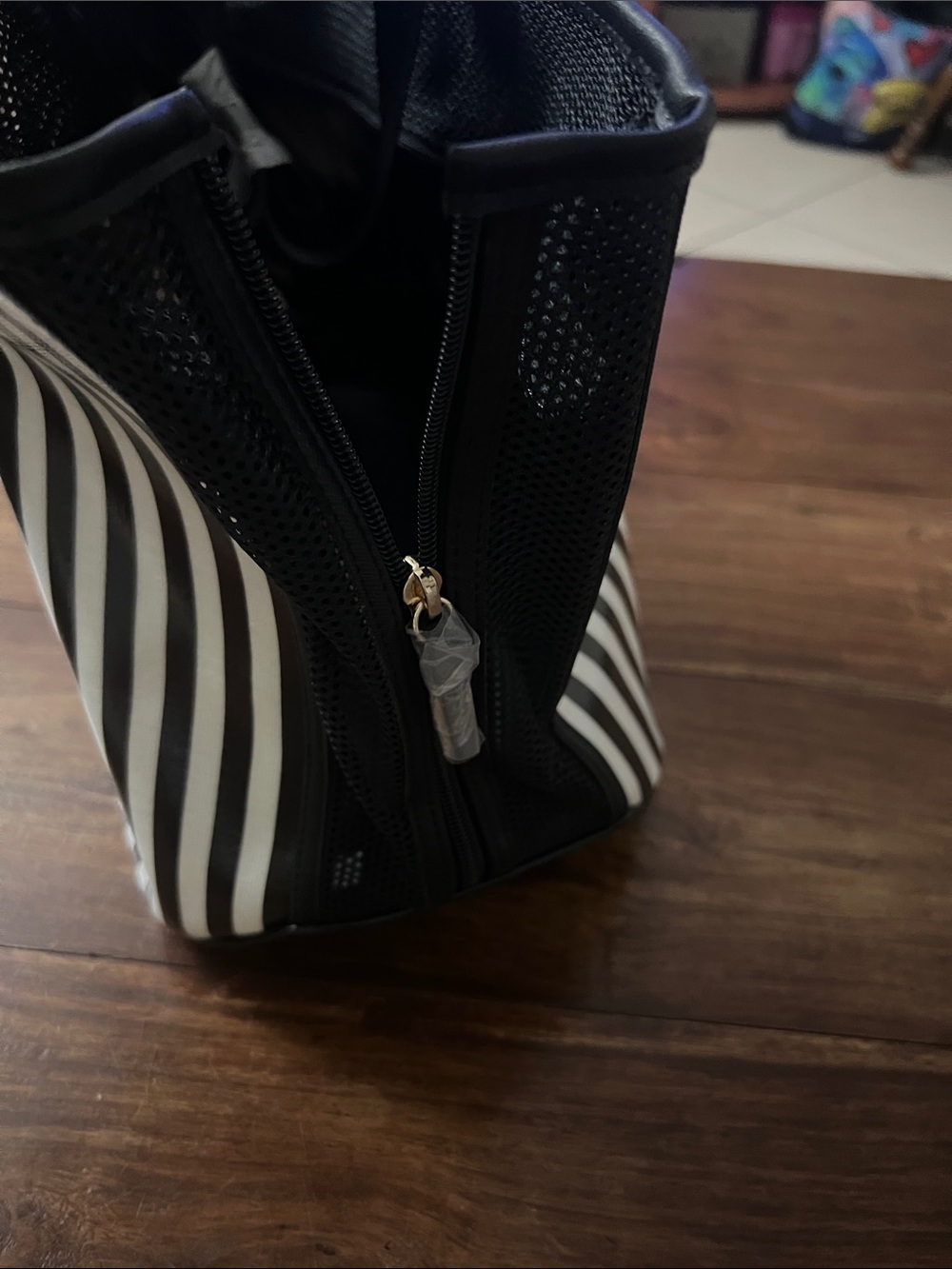 Henri Bendel Iconic Pet Carrier Tote - Picture 9 of 12